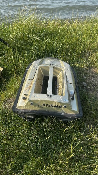 Лодка за захранка PRISMA