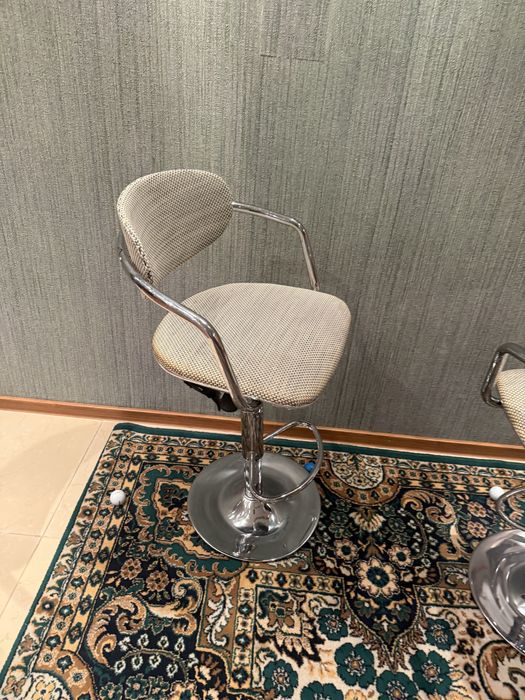 Стулья барные регулируються