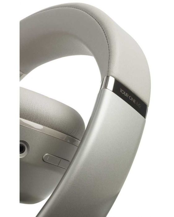 Sigilat Casti audio wireless over-ear JBL Tour One M2 Sampanie