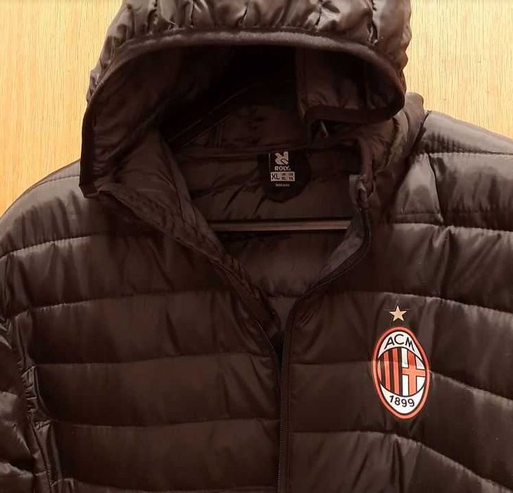 Яке с качулка на Милан