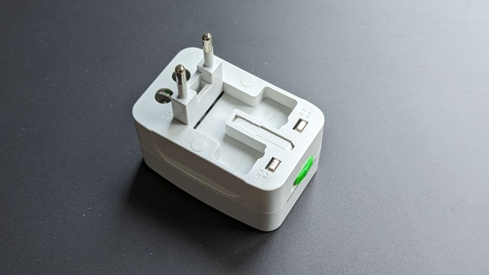 Adaptor priza universal de calatorie UK/US/EU/AU cu protectie