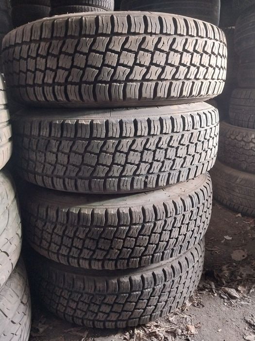 4 шины 225 75 R16 всесезонные.