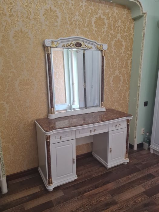 Продам спальный ганитур