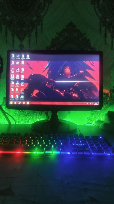 Kompyuter sotiladi arzon narxda yana kelishamiz