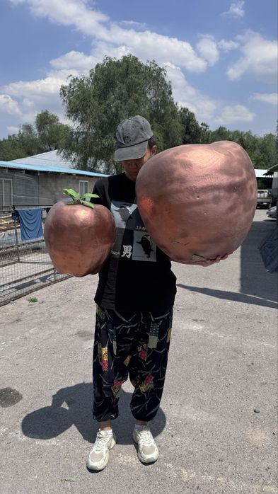 Яблоки из пенопласта