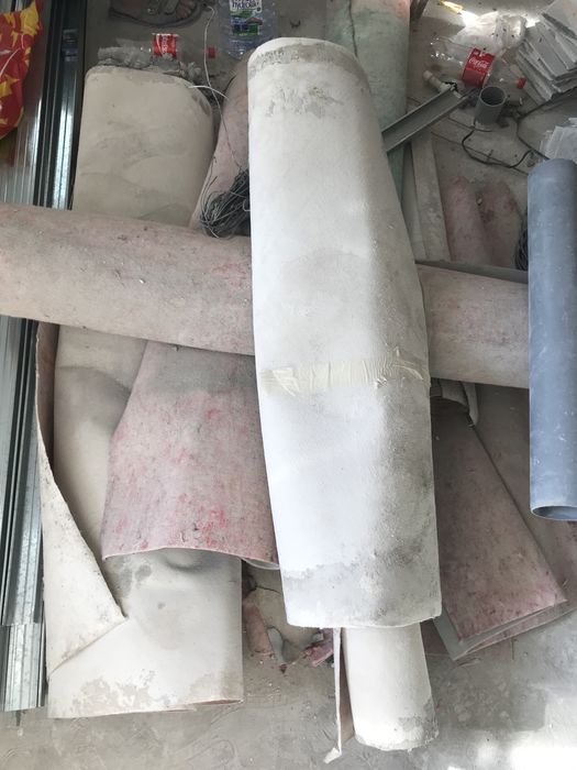 Срочно родам утепленный б/у ленолеум в хорошем состоянии.договорная