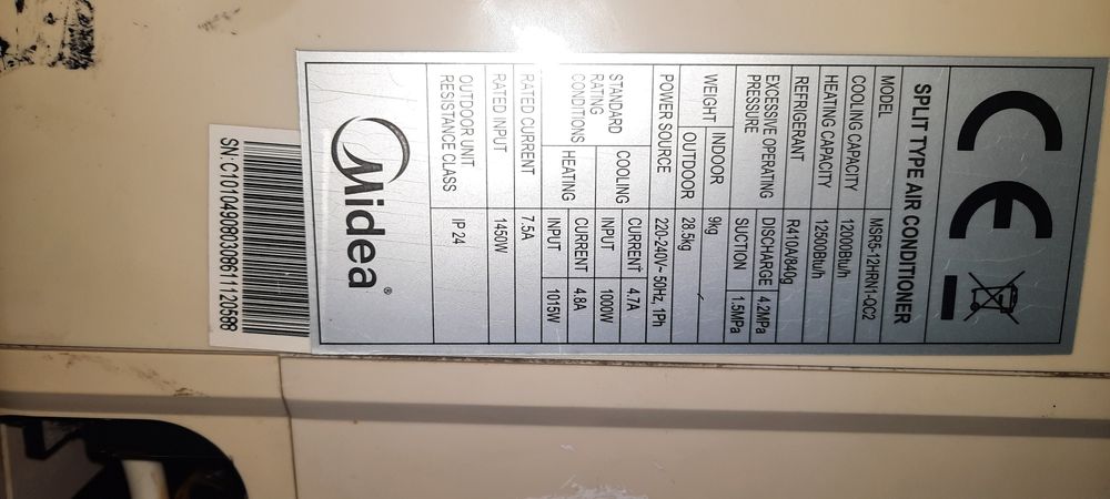 Климатик Midea 12 , външно и вътрешно тяло работещи