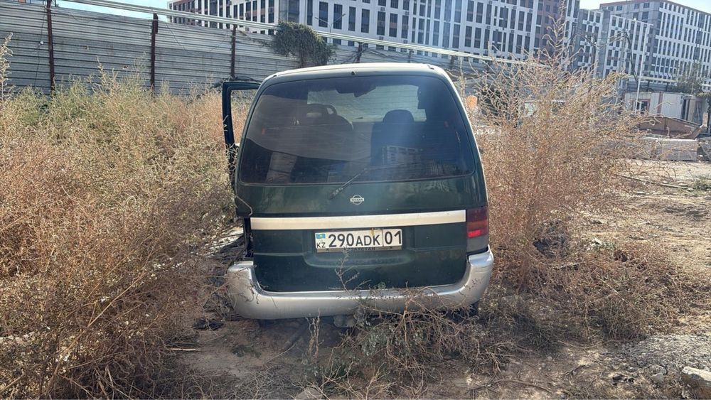 ниссан серена nissan serena