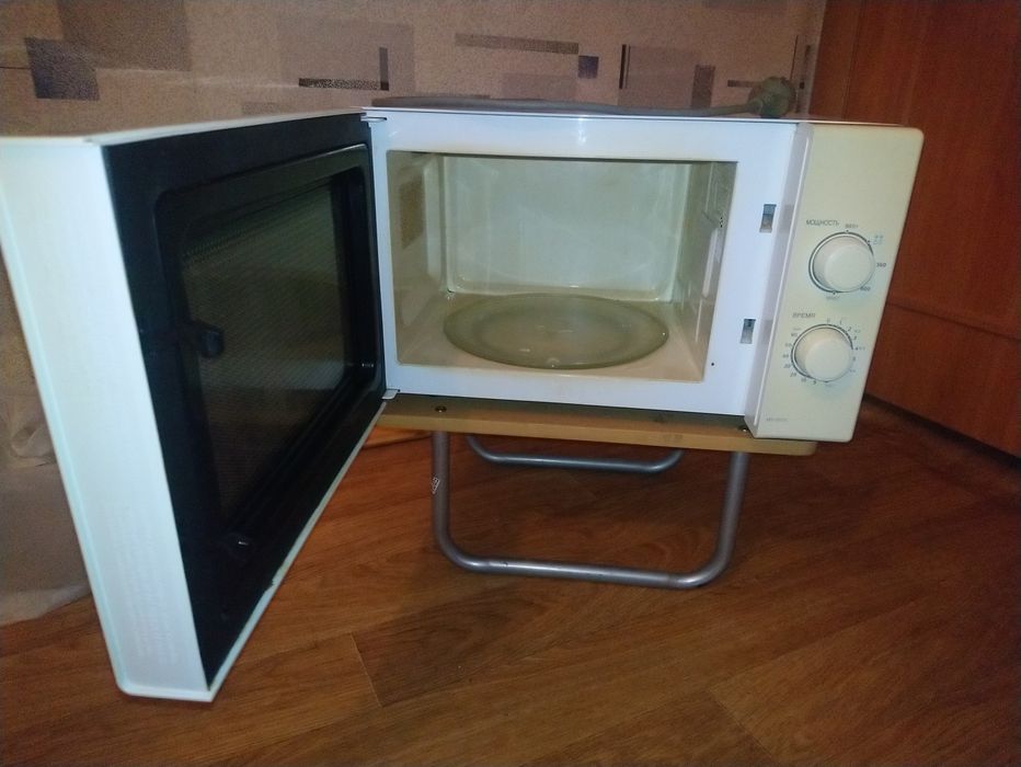 Продам Микроволновую печь LG
