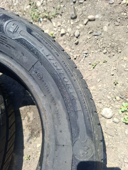 Vand 2 anvelope 175 70 14 dunlop de vara bune