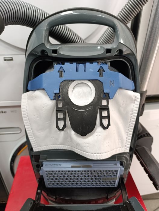 Прахосмукачка Miele Complete C3 Grey Pearl