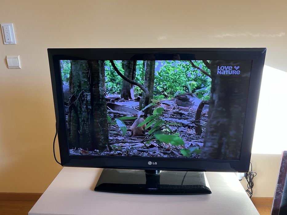 Vand TV led LG 32LE4500