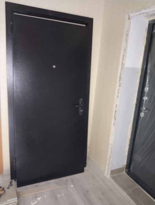 Дверь железная,входная ,новая