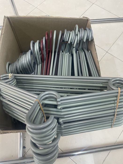 Плечики, вешалки для одежды