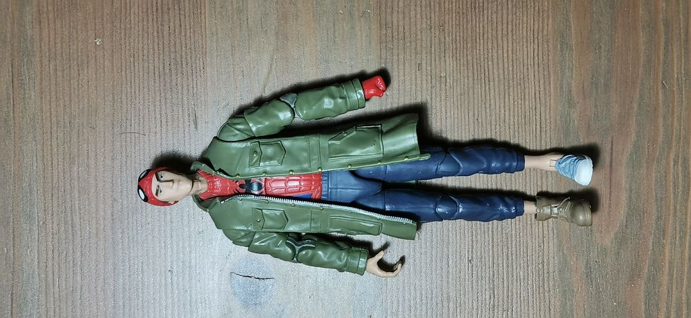 Экшен-фигурка Питер Б. Паркер Marvel Legends (Spider-Verse)