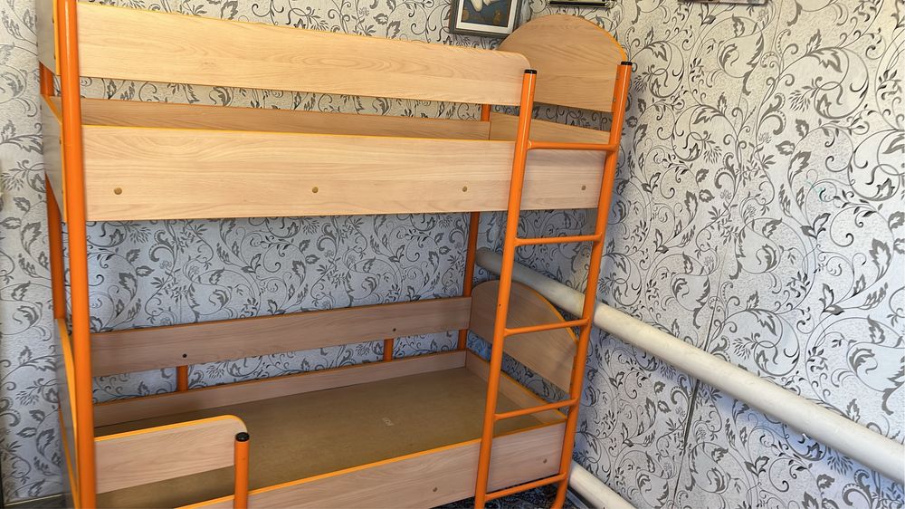 Продам кровать без матраса