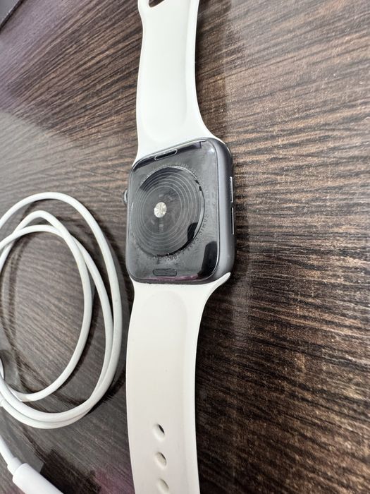 Продам часы Apple watch SE 45mm