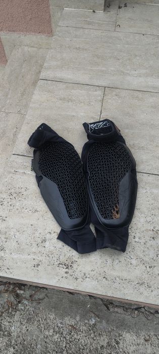 cotiere si genunchiere alpinestars