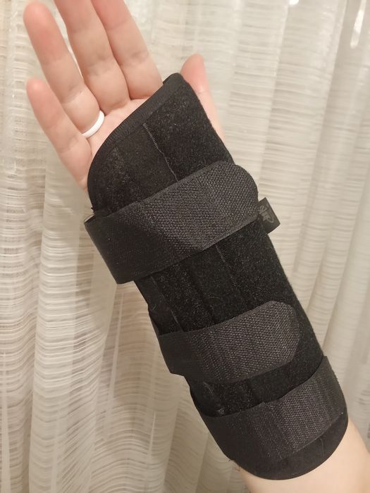 Продам лангетку , фиксатор,ортез