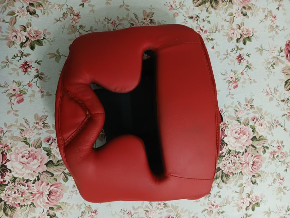 Продам боксёрские перчатки и шлем