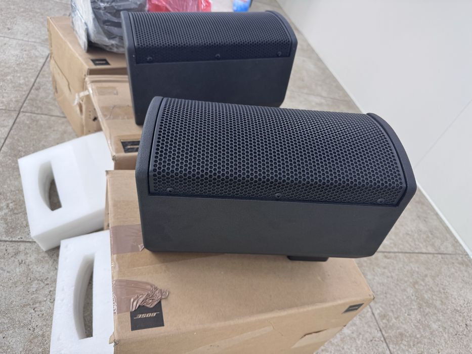 Boxa Bose ArenaMatch AMU105