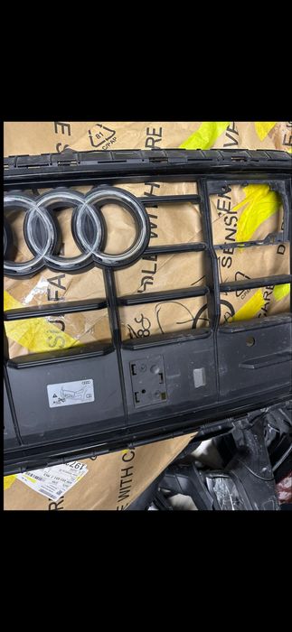 Audi Q8 предна маска (решетка) ОЕ