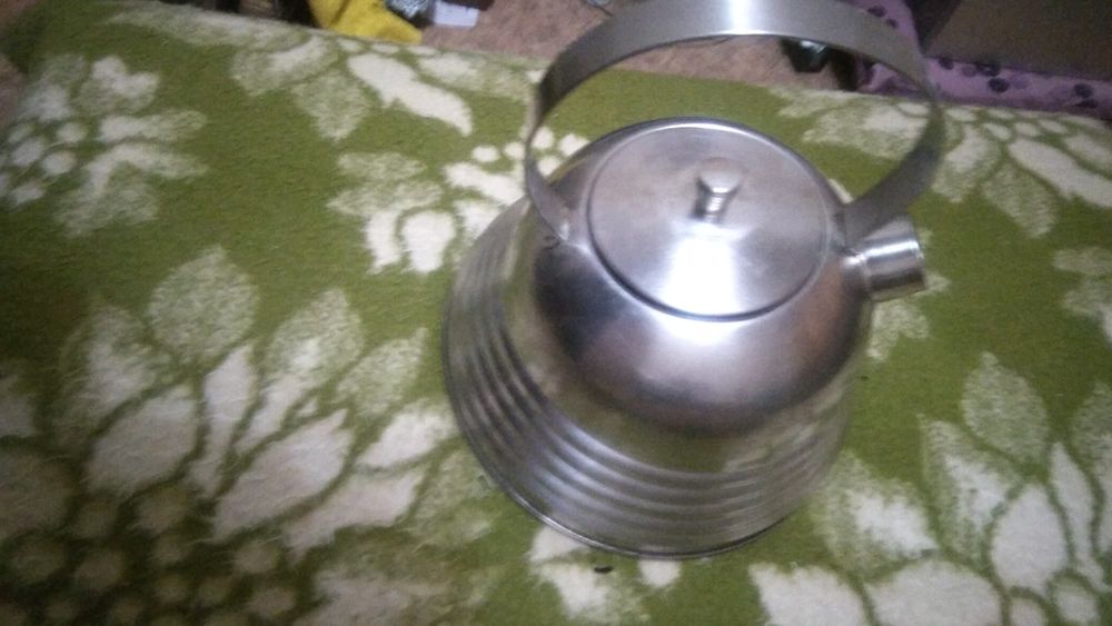 Чайник продам недорого качественный толстый металл