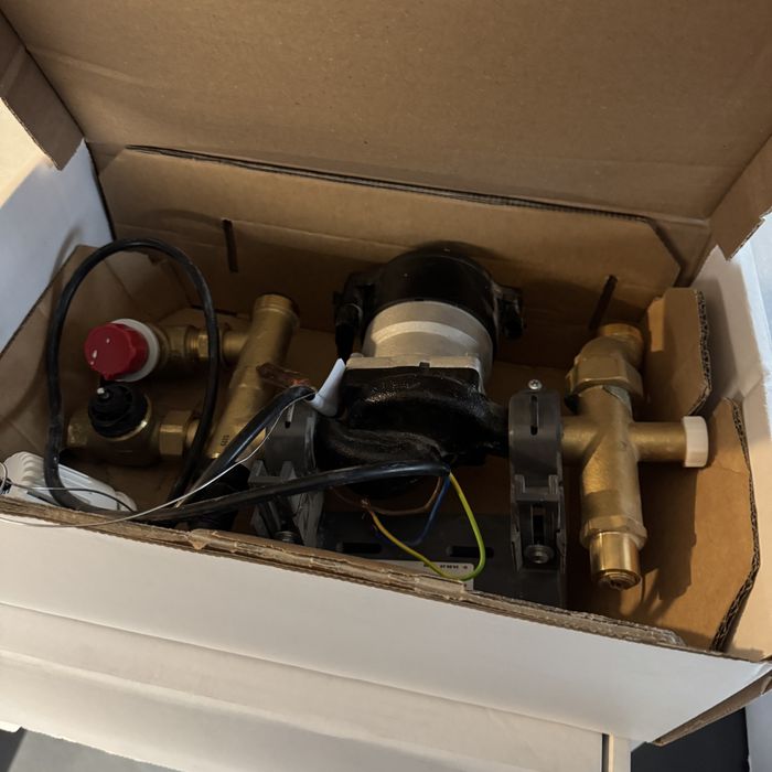 Vand grup pompare Uponor