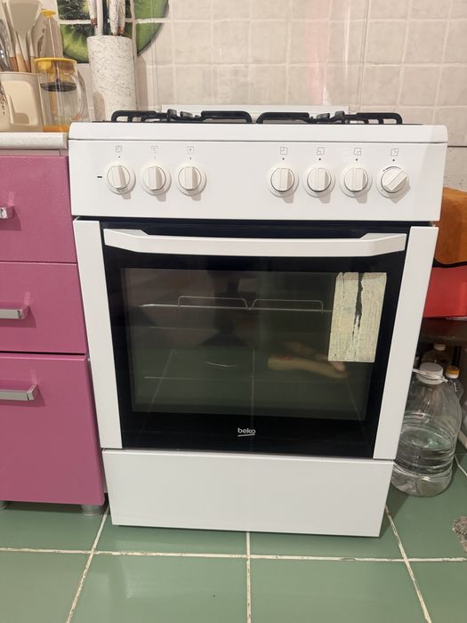 Продам газовую плиту Beko