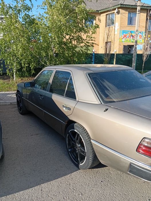 Мерседес 124 2.3