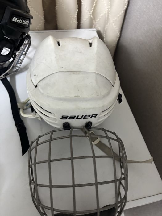 Продам шлем хоккейный