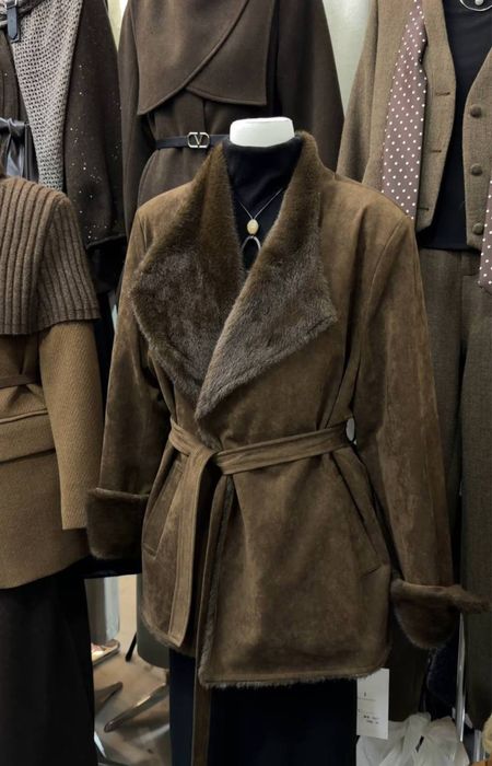 Замшевый аеллар курткаси сотилади