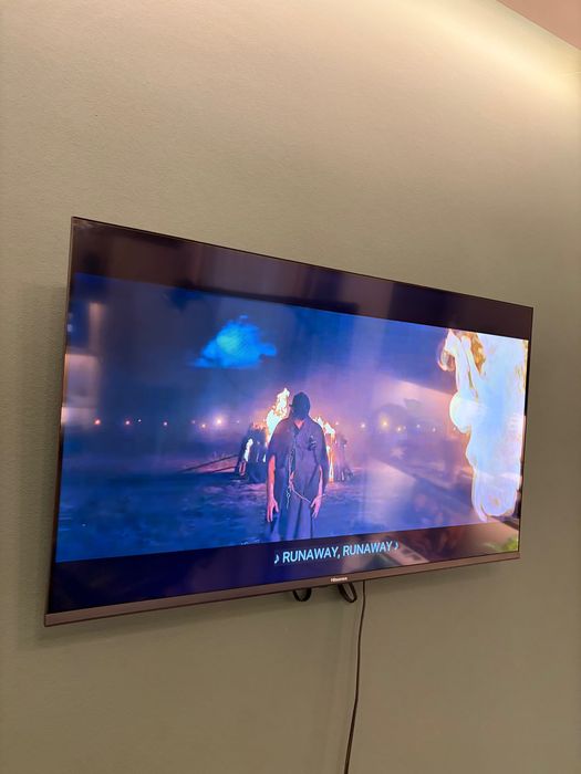 Vând SmartTv Hisense 90 cm lățime