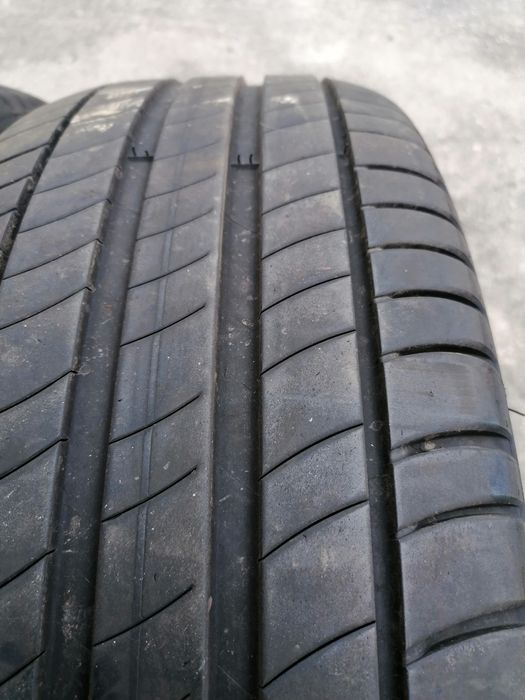 Vând 2 anvelope vară 235.50.18 și 225.50.18