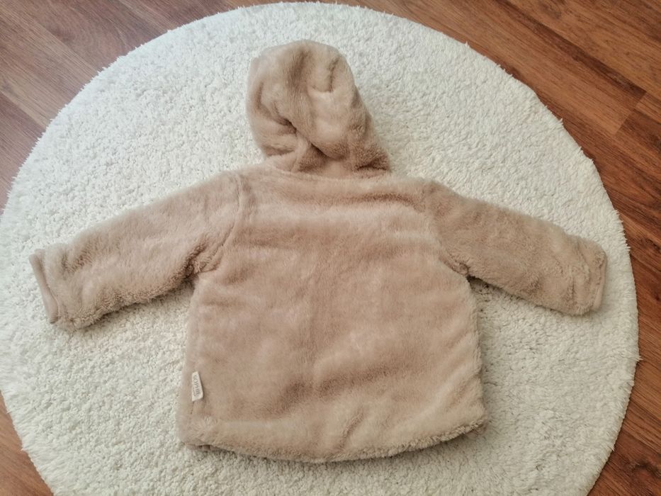 Жилетка от мъхеста материя с качулка  HM