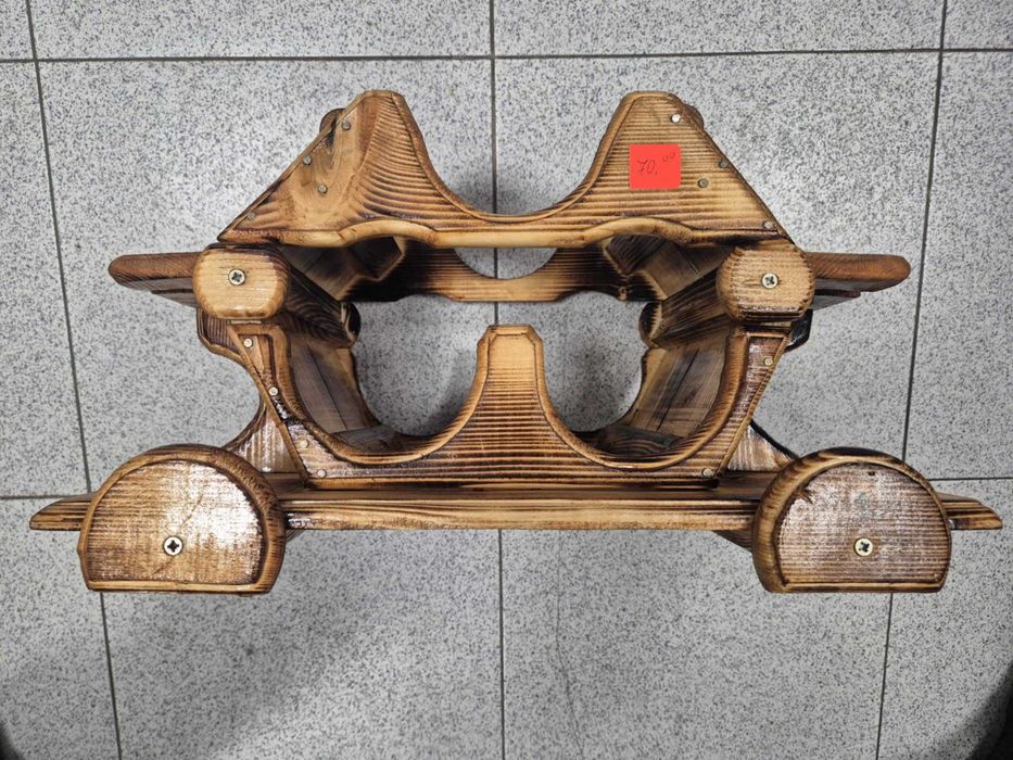 Продавам и изработвам дървени стойки за вино и ръчно написани табели