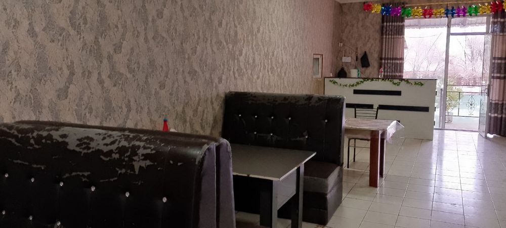 Зарафшонда 12 45 олдидаги Журабобо  кафеси сотилади ёки арендага берил