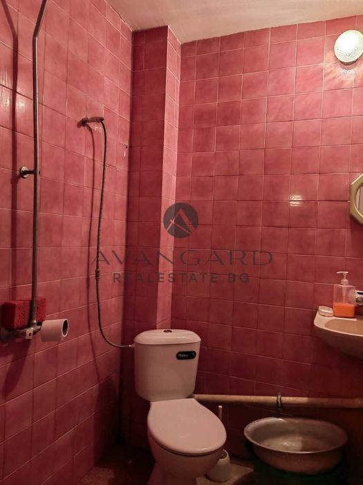 Продава се Тристаен апартамент в Пловдив, Христо Смирненски - 70 кв.м за 2572 €/кв.м - Снимка #8