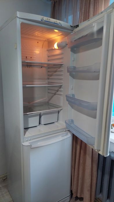 Холодильник продаётся