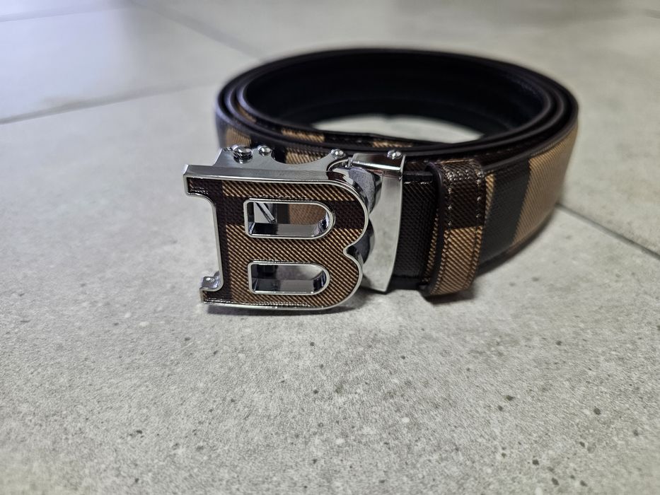 Curea Burberry de calitate