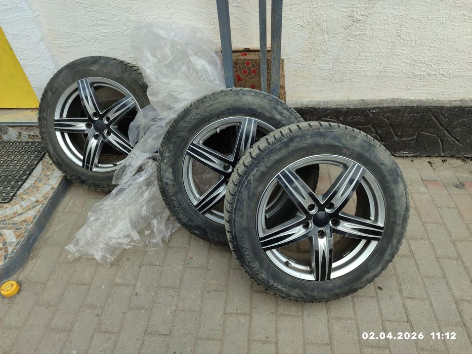 Продам шипованную резину Roadstone