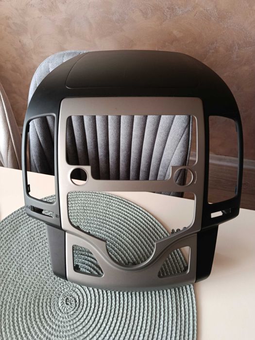 Пластмасова конзола за предно табло на Hyundai i30