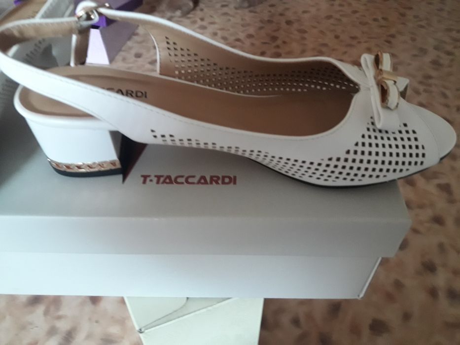 Продам босоножки