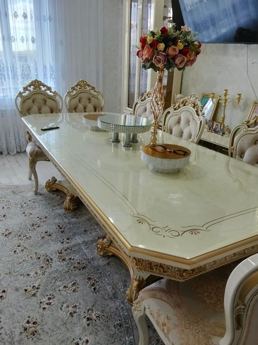 Стол для гостиной