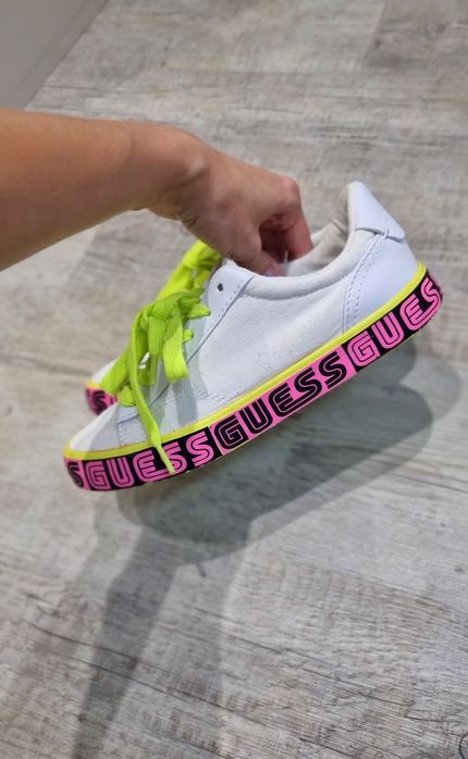 Спортни обувки Guess