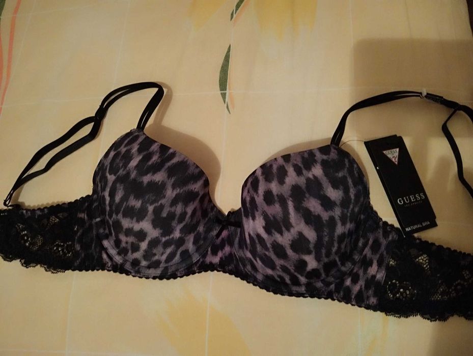Сутиени- Guess и Triumph