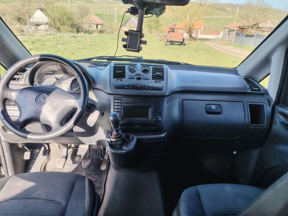 Vând sau Schimb vito V Clase 8+1 2011