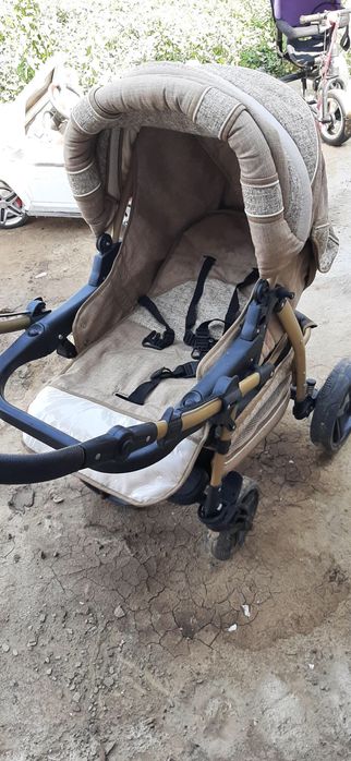 Стульчик для кормления и коляска