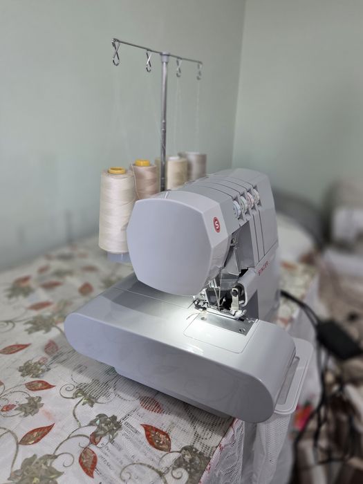 Masina de cusut si surfilat 4 fire