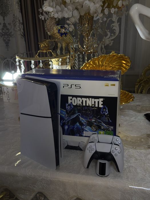 Playstation 5 slim, 2 джойстика, игры